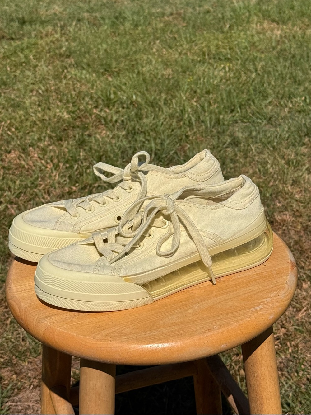 Ladies Shoes 53045 Pale Yellow Canvas Low-Top Sneakers